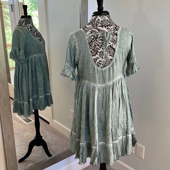 Sea Gypsies Sage Green Vacation dress. Size Medium - Picture 3 of 9